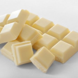 white-chocolate-pieces-isolate